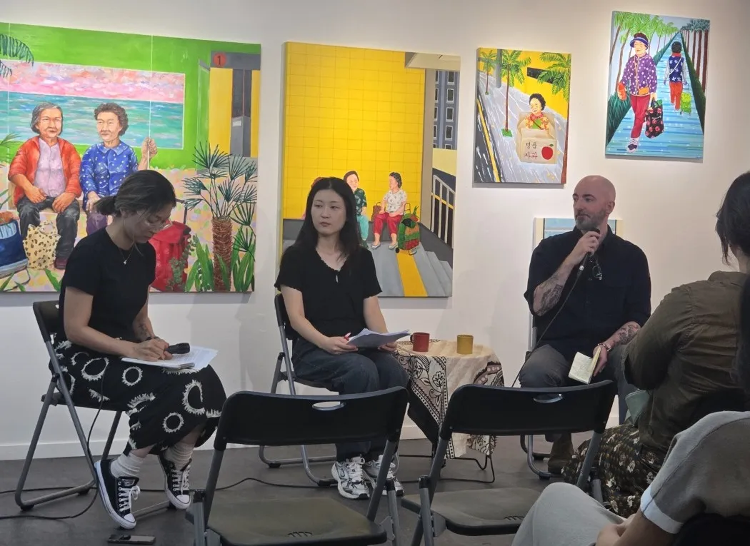 Visitors attend the Between Faces artist talk at Arise Art Space, bringing together Korean and international community members for a shared cultural experience.