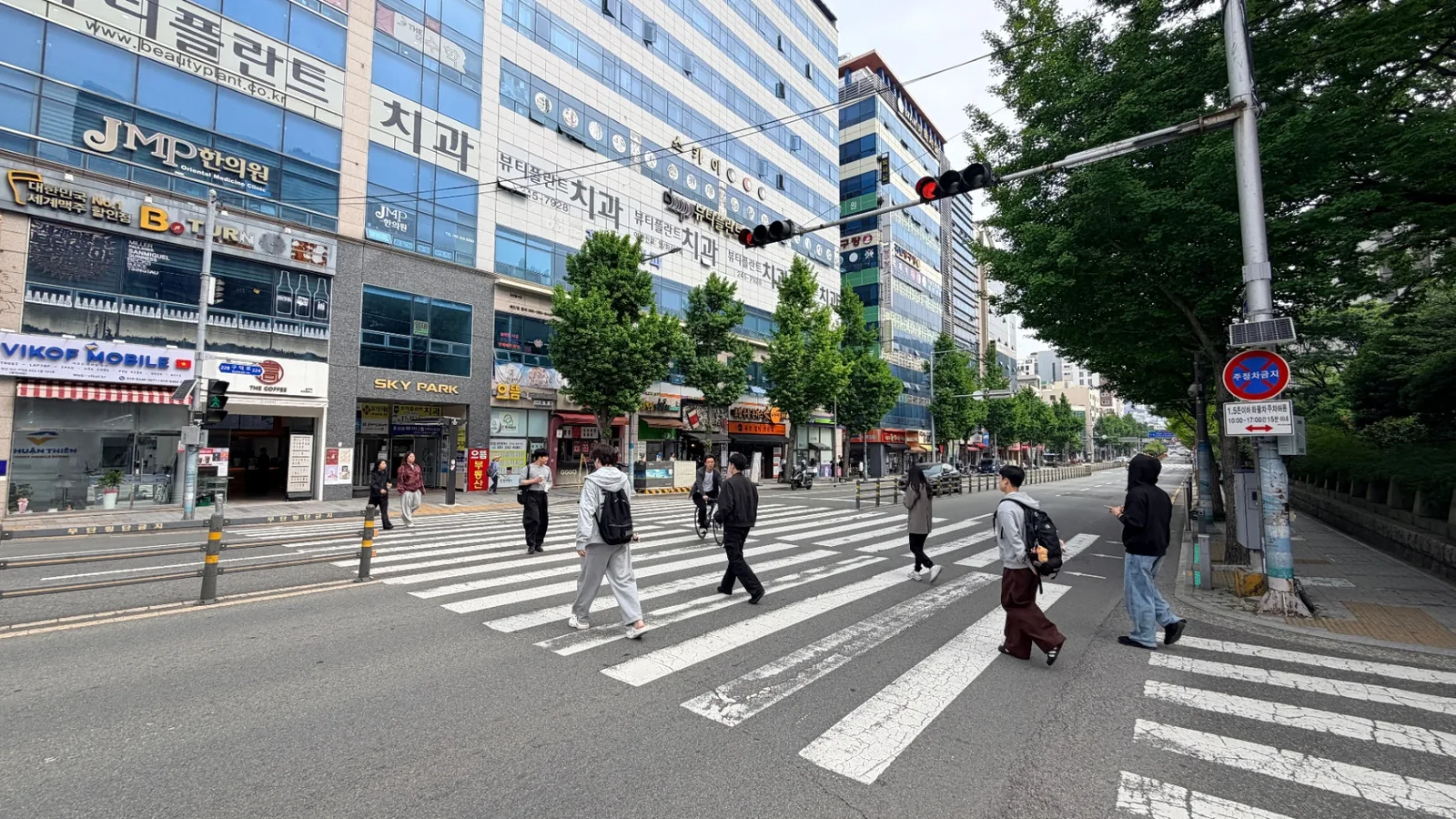 Pedestrian crossing on the busy street next to Dong-A University